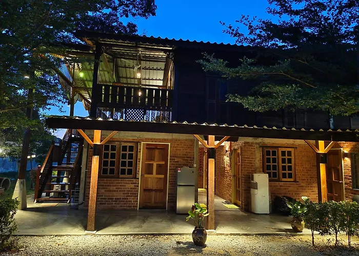 Heritage 2 Bedrooms Rumah Kampung Near Icon City